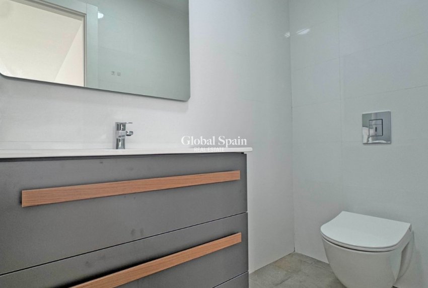 Wiederverkauf - VILLA -
TORREVIEJA - LOS BALCONES - LOS ALTOS