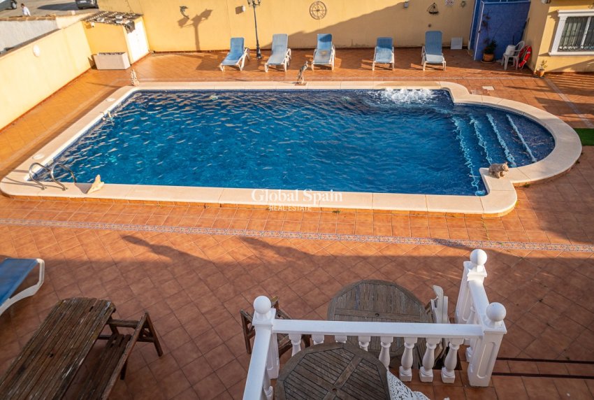 Wiederverkauf - VILLA -
TORREVIEJA - LOS BALCONES - LOS ALTOS