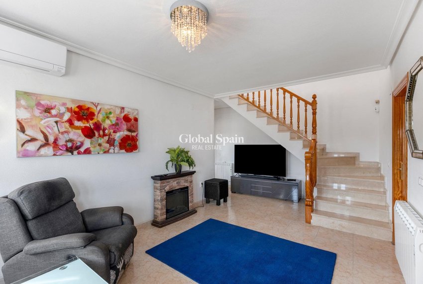 Wiederverkauf - VILLA -
TORREVIEJA - LOS BALCONES - LOS ALTOS