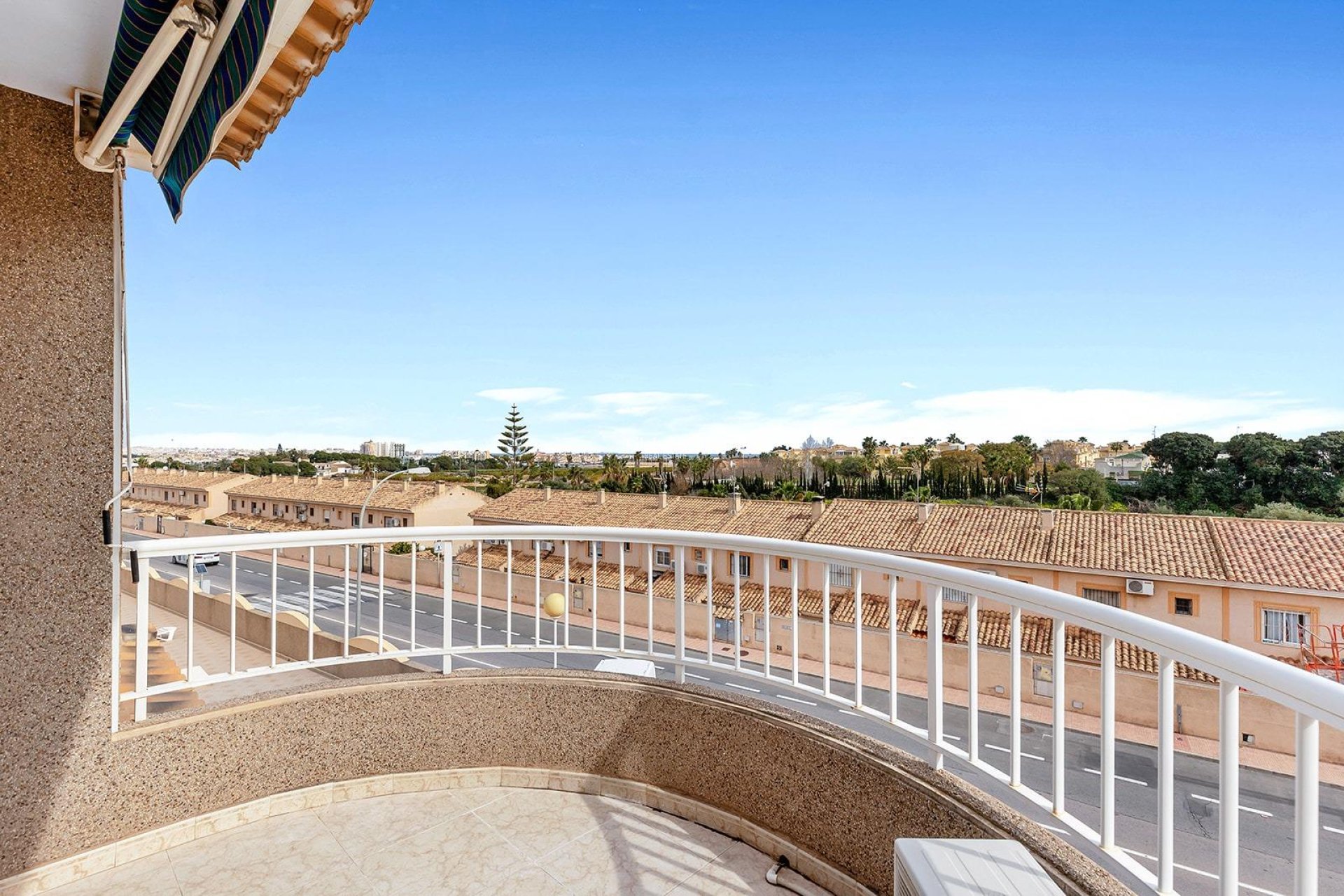 Wiederverkauf - VILLA -
TORREVIEJA - LOS BALCONES - LOS ALTOS