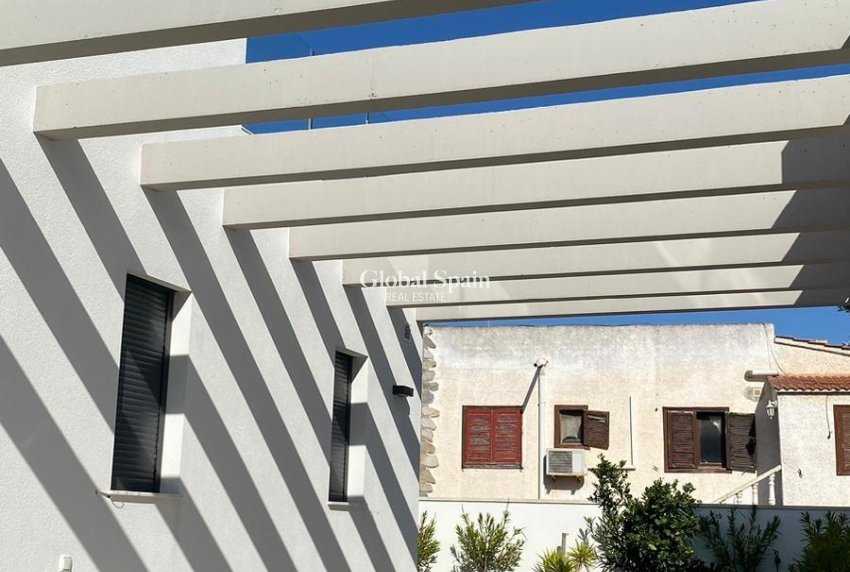 Wiederverkauf - VILLA -
TORREVIEJA - LOS BALCONES - LOS ALTOS