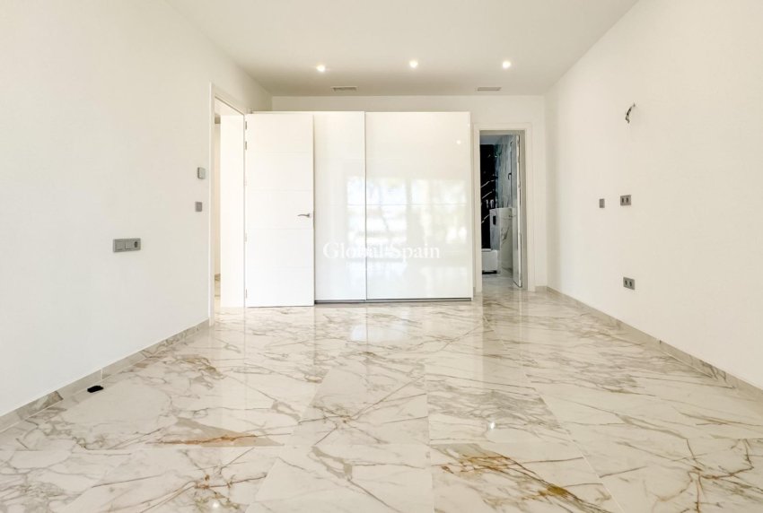 Wiederverkauf - VILLA -
TORREVIEJA - LOS BALCONES - LOS ALTOS