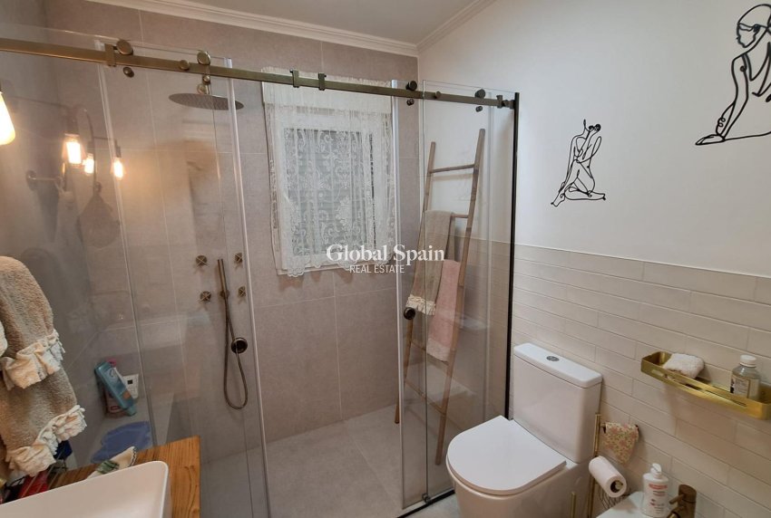 Wiederverkauf - VILLA -
TORREVIEJA - LOS BALCONES - LOS ALTOS