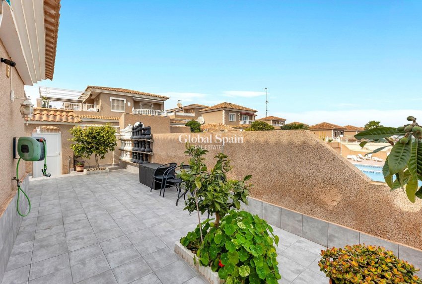 Wiederverkauf - VILLA -
TORREVIEJA - LOS BALCONES - LOS ALTOS