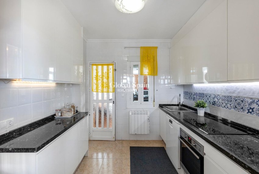 Wiederverkauf - VILLA -
TORREVIEJA - LOS BALCONES - LOS ALTOS