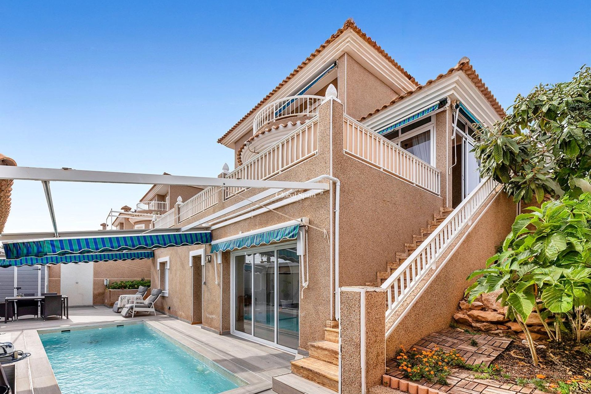 Wiederverkauf - VILLA -
TORREVIEJA - LOS BALCONES - LOS ALTOS