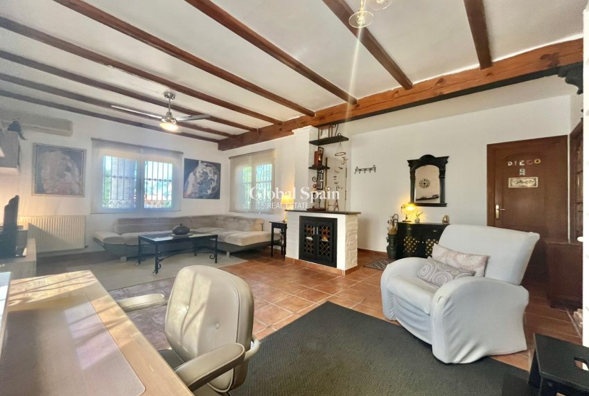 Wiederverkauf - VILLA -
TORREVIEJA - LOS BALCONES - LOS ALTOS