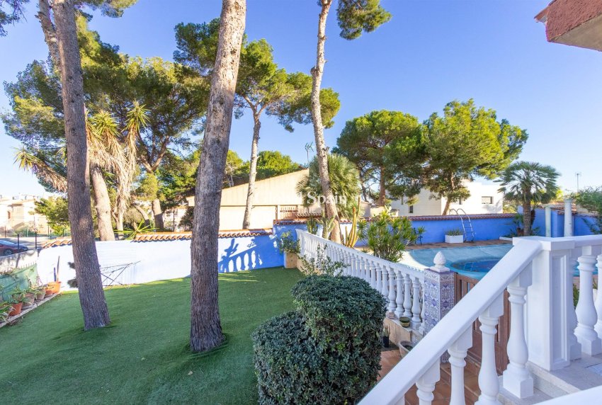 Wiederverkauf - VILLA -
TORREVIEJA - LOS BALCONES - LOS ALTOS