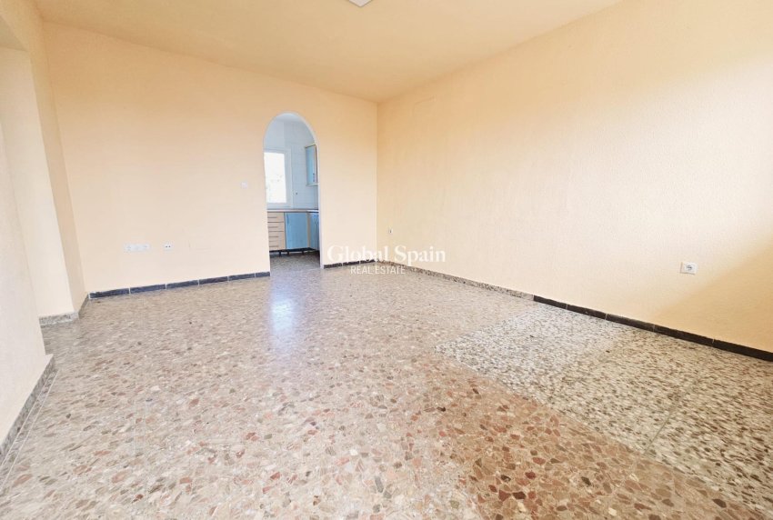 Wiederverkauf - VILLA -
TORREVIEJA - LOS BALCONES - LOS ALTOS