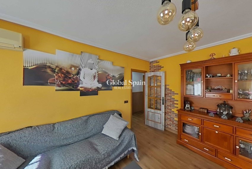 Wiederverkauf - VILLA -
TORREVIEJA - LOS BALCONES - LOS ALTOS