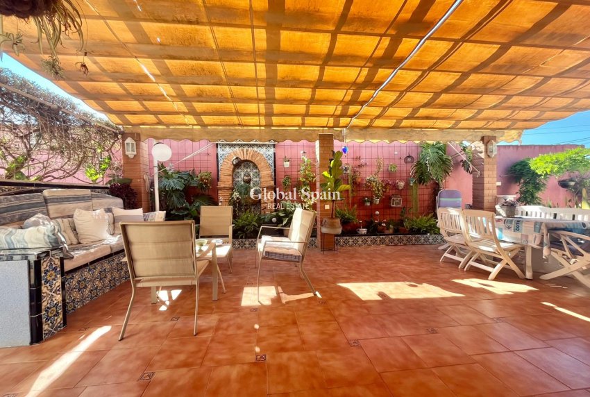 Wiederverkauf - VILLA -
TORREVIEJA - LOS BALCONES - LOS ALTOS