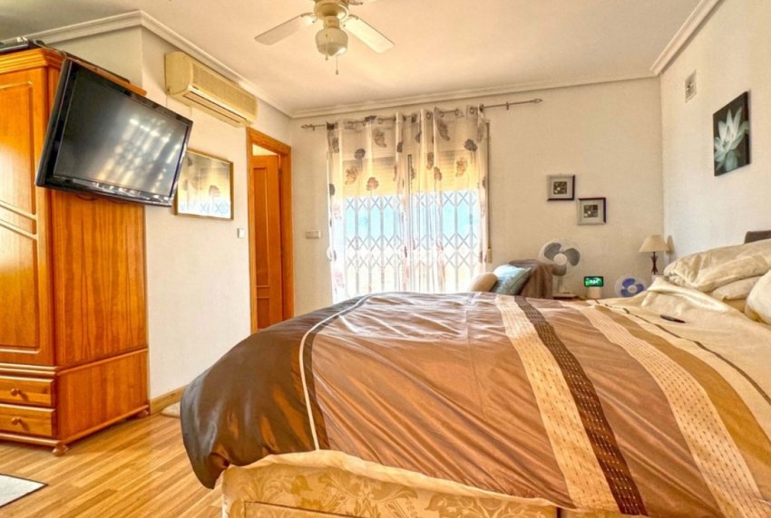 Wiederverkauf - VILLA -
TORREVIEJA - LOS BALCONES - LOS ALTOS