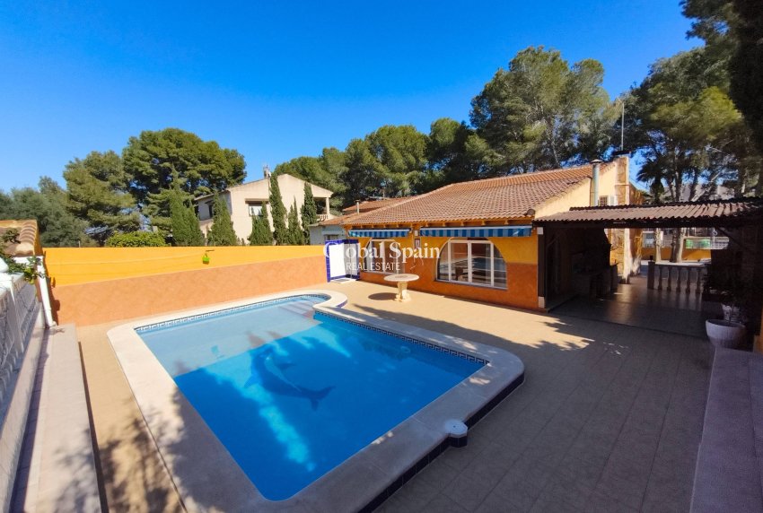 Wiederverkauf - VILLA -
TORREVIEJA - LOS BALCONES - LOS ALTOS