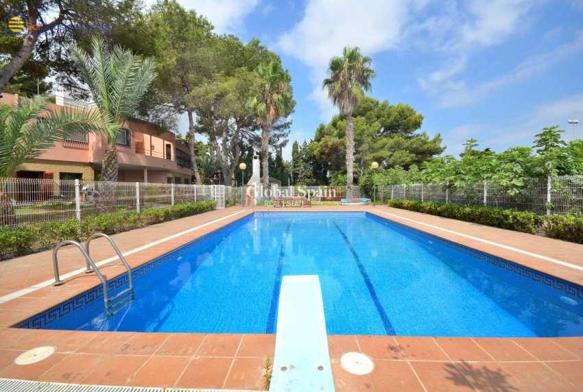 Wiederverkauf - VILLA -
TORREVIEJA - LOS BALCONES - LOS ALTOS