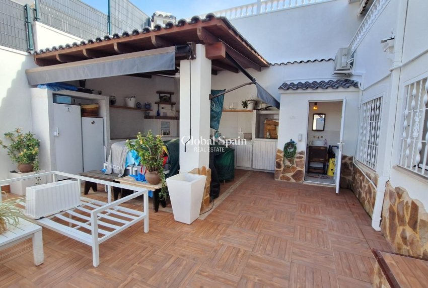 Wiederverkauf - VILLA -
TORREVIEJA - LOS BALCONES - LOS ALTOS