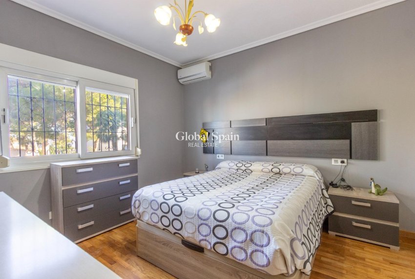 Wiederverkauf - VILLA -
TORREVIEJA - LOS BALCONES - LOS ALTOS