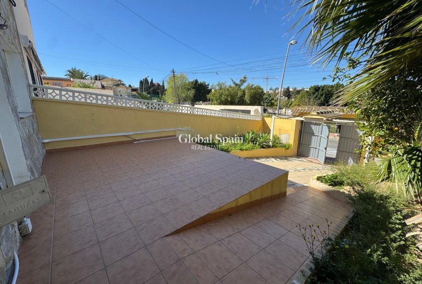 Wiederverkauf - VILLA -
TORREVIEJA - LOS BALCONES - LOS ALTOS