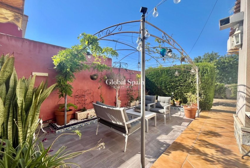 Wiederverkauf - VILLA -
TORREVIEJA - LOS BALCONES - LOS ALTOS