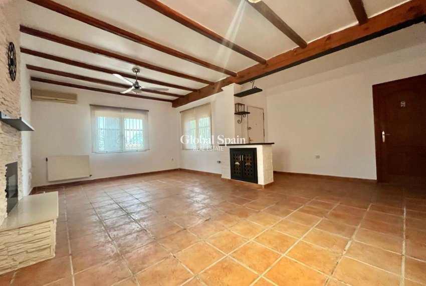 Wiederverkauf - VILLA -
TORREVIEJA - LOS BALCONES - LOS ALTOS