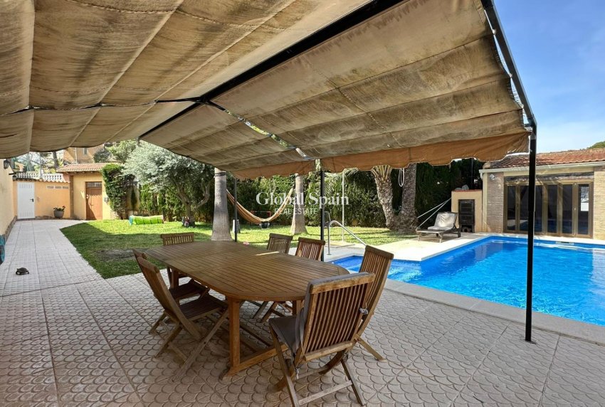 Wiederverkauf - VILLA -
TORREVIEJA - LOS BALCONES - LOS ALTOS