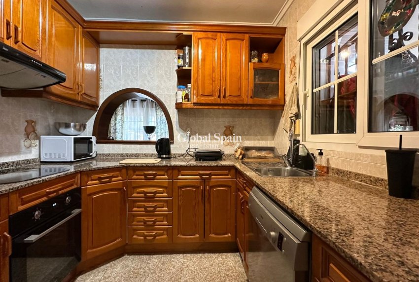 Wiederverkauf - VILLA -
TORREVIEJA - LOS BALCONES - LOS ALTOS