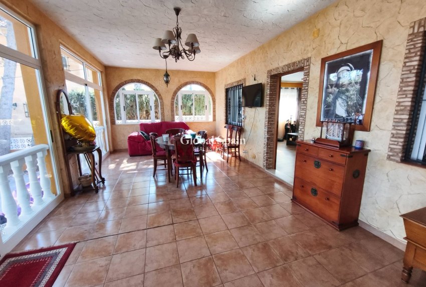 Wiederverkauf - VILLA -
TORREVIEJA - LOS BALCONES - LOS ALTOS