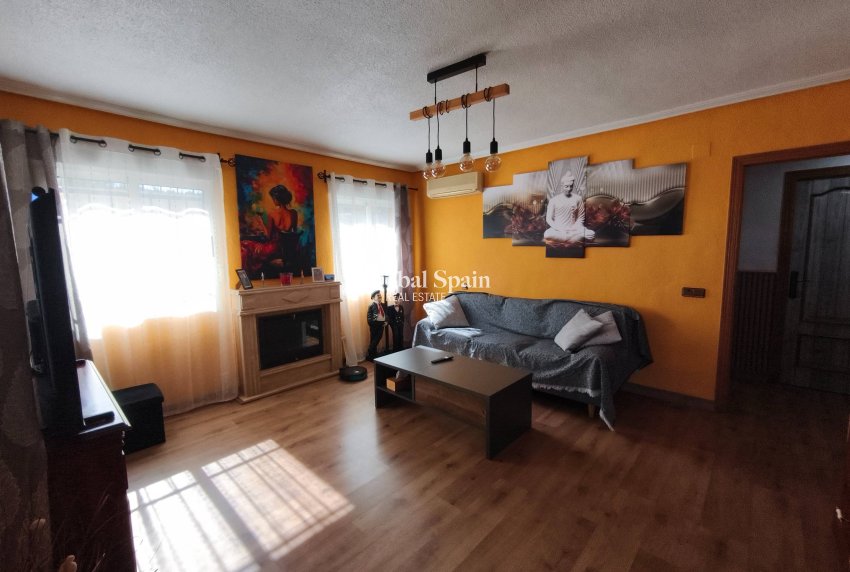 Wiederverkauf - VILLA -
TORREVIEJA - LOS BALCONES - LOS ALTOS