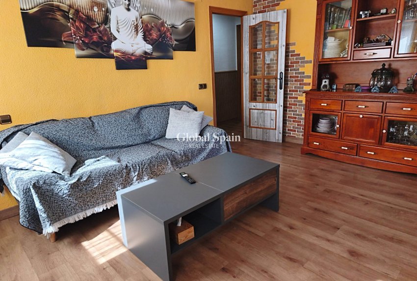 Wiederverkauf - VILLA -
TORREVIEJA - LOS BALCONES - LOS ALTOS