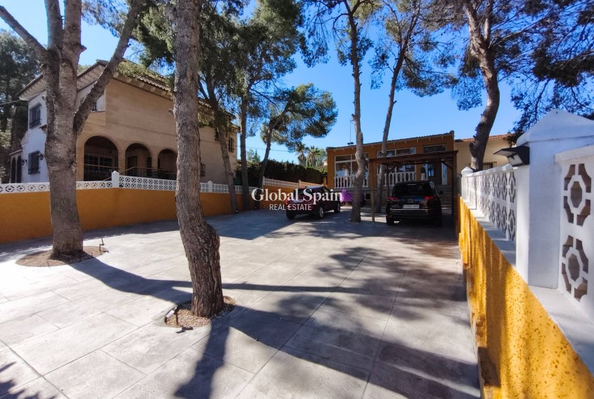 Wiederverkauf - VILLA -
TORREVIEJA - LOS BALCONES - LOS ALTOS