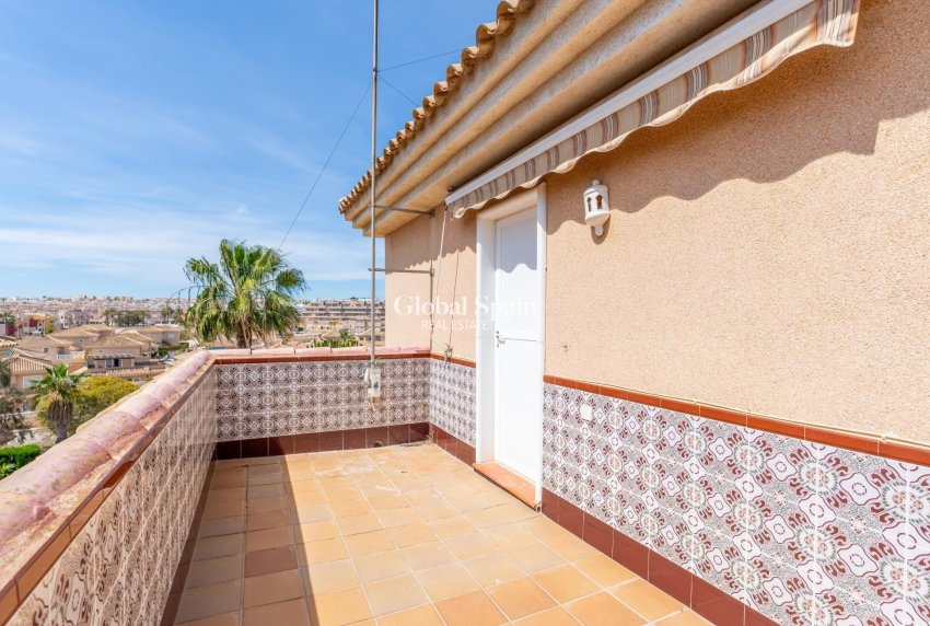 Wiederverkauf - VILLA -
TORREVIEJA - LOS BALCONES - LOS ALTOS
