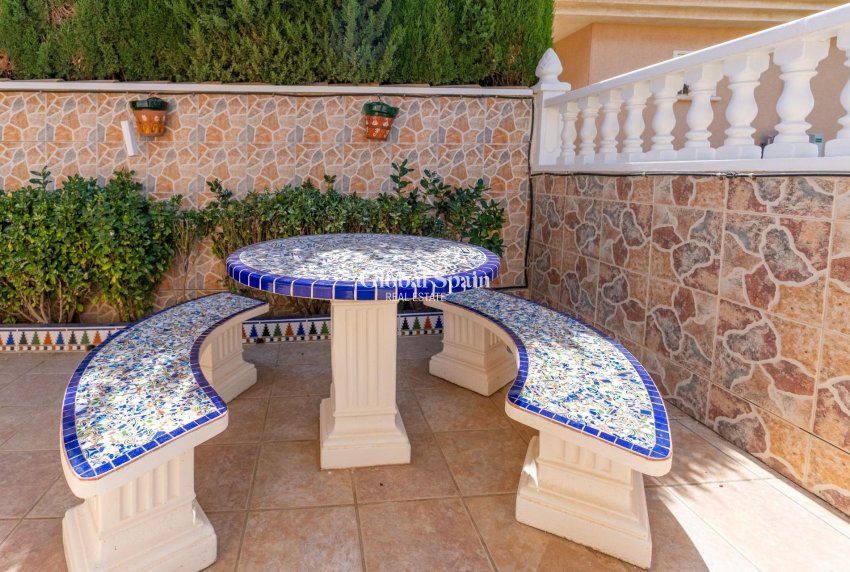Wiederverkauf - VILLA -
TORREVIEJA - LOS BALCONES - LOS ALTOS