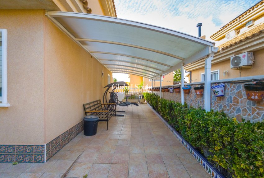 Wiederverkauf - VILLA -
TORREVIEJA - LOS BALCONES - LOS ALTOS