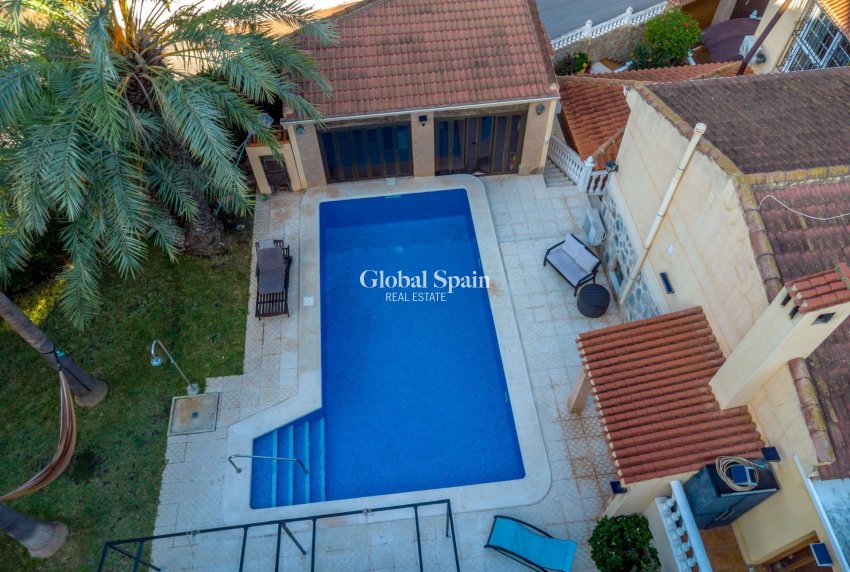 Wiederverkauf - VILLA -
TORREVIEJA - LOS BALCONES - LOS ALTOS