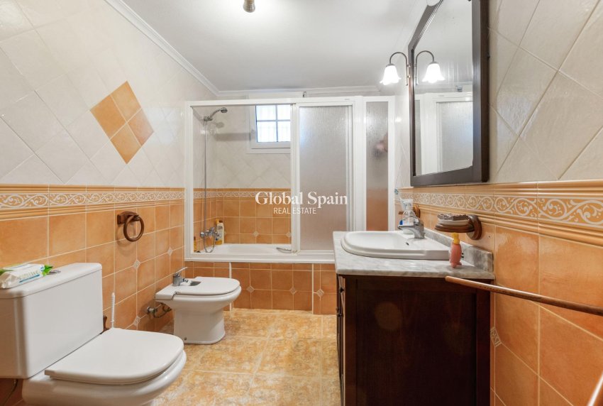 Wiederverkauf - VILLA -
TORREVIEJA - LOS BALCONES - LOS ALTOS