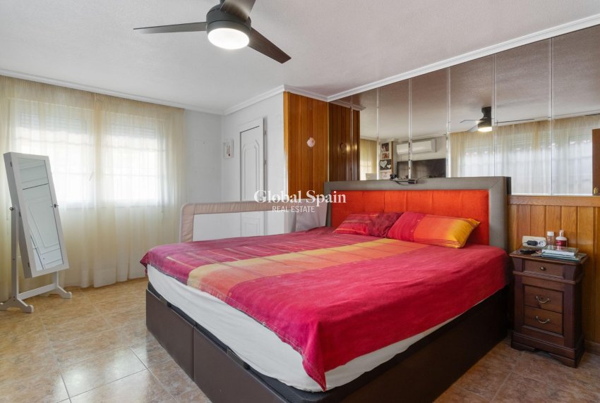 Wiederverkauf - VILLA -
TORREVIEJA - LOS BALCONES - LOS ALTOS