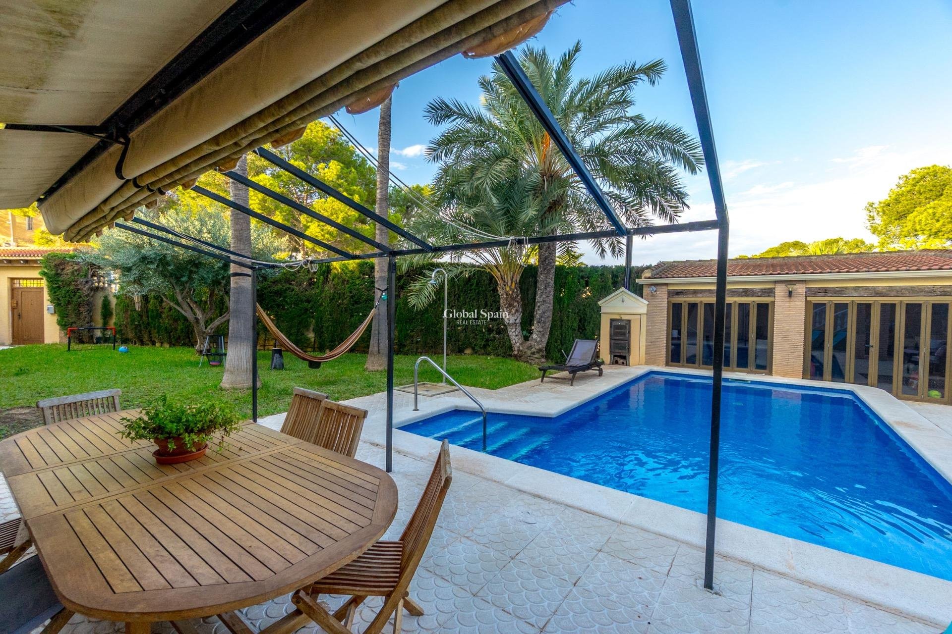 Wiederverkauf - VILLA -
TORREVIEJA - LOS BALCONES - LOS ALTOS