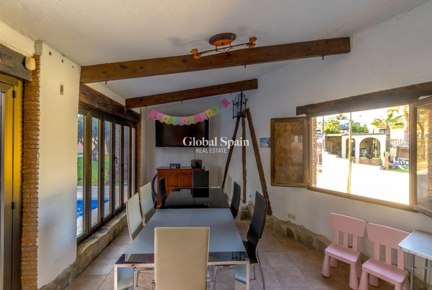 Wiederverkauf - VILLA -
TORREVIEJA - LOS BALCONES - LOS ALTOS