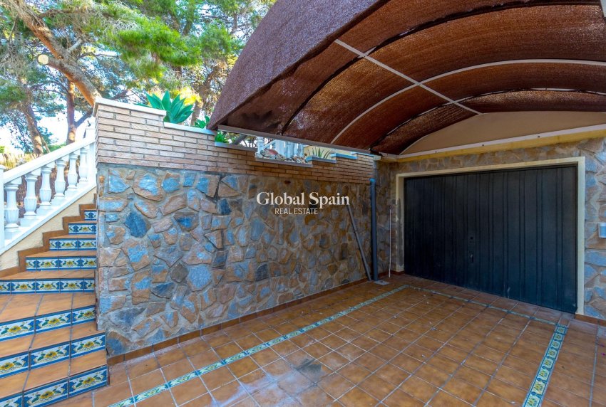 Wiederverkauf - VILLA -
TORREVIEJA - LOS BALCONES - LOS ALTOS