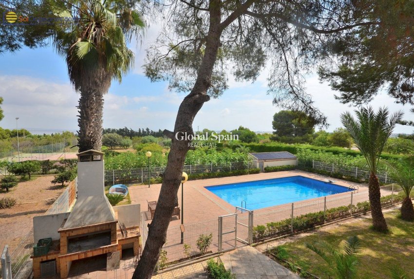 Wiederverkauf - VILLA -
TORREVIEJA - LOS BALCONES - LOS ALTOS