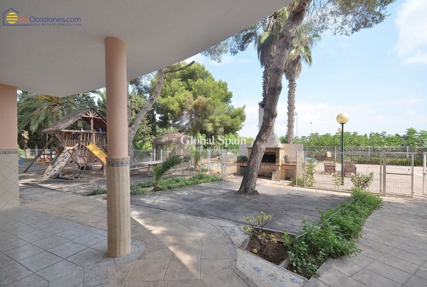 Wiederverkauf - VILLA -
TORREVIEJA - LOS BALCONES - LOS ALTOS