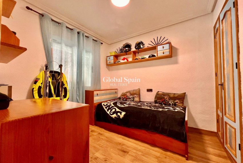 Wiederverkauf - VILLA -
TORREVIEJA - LOS BALCONES - LOS ALTOS