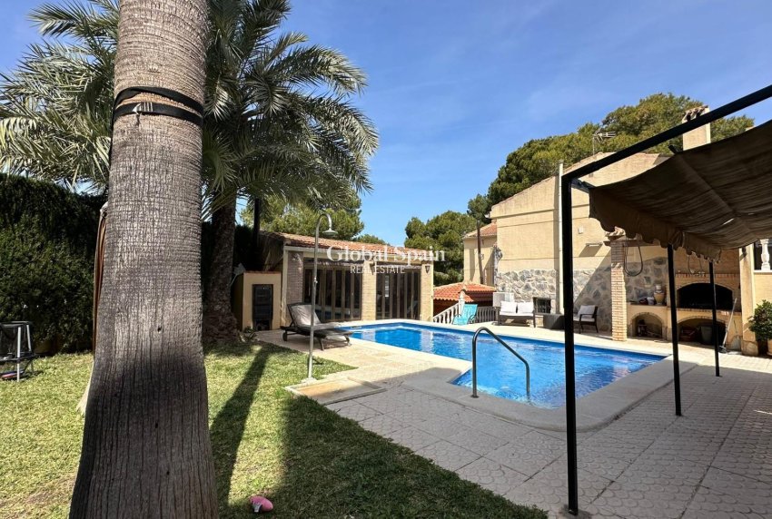 Wiederverkauf - VILLA -
TORREVIEJA - LOS BALCONES - LOS ALTOS