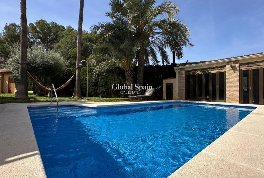 Wiederverkauf - VILLA -
TORREVIEJA - LOS BALCONES - LOS ALTOS