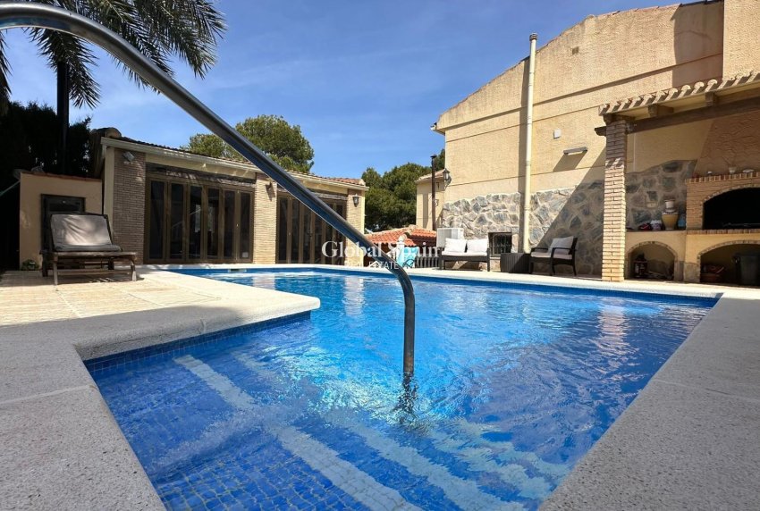 Wiederverkauf - VILLA -
TORREVIEJA - LOS BALCONES - LOS ALTOS