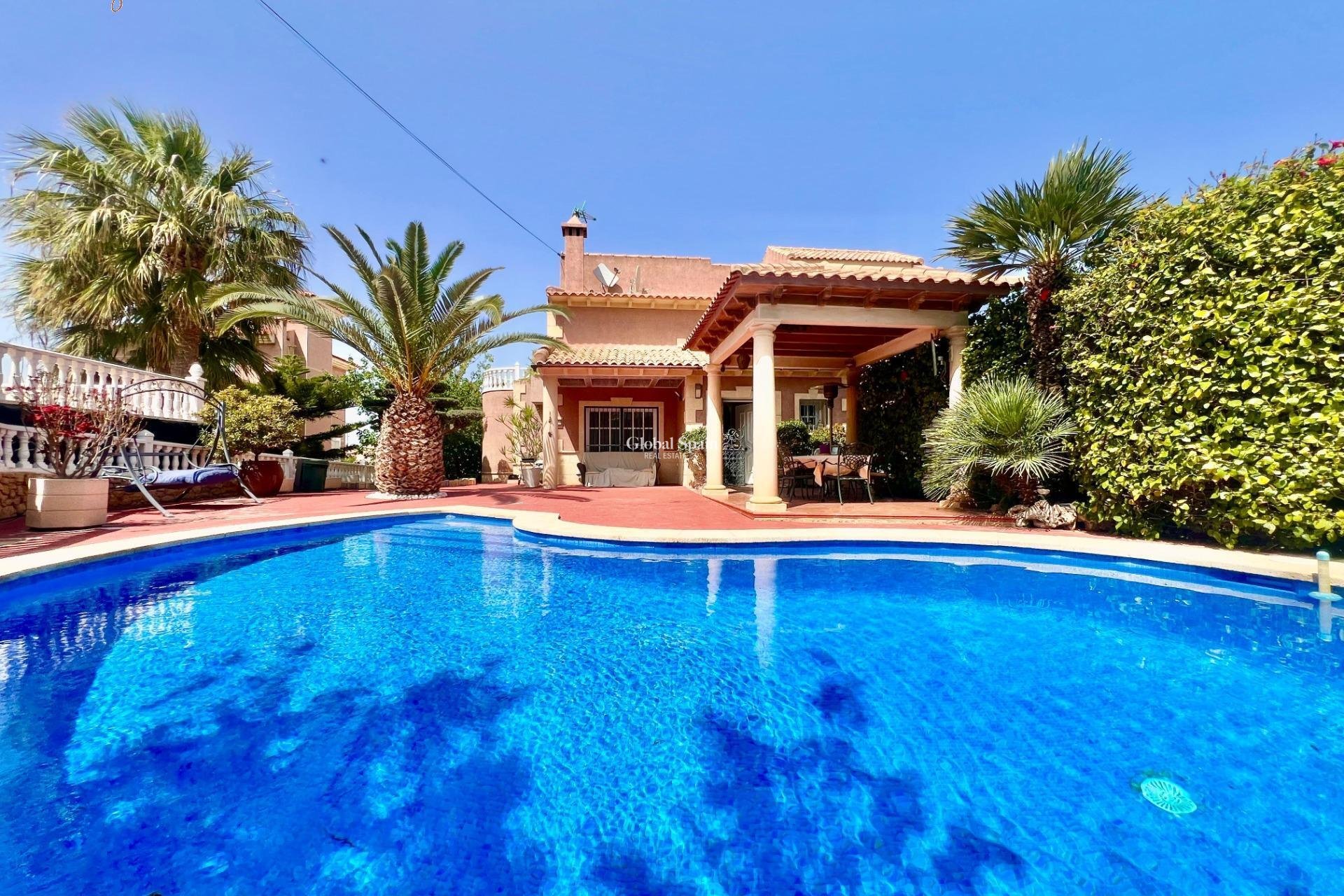 Wiederverkauf - VILLA -
TORREVIEJA - LOS BALCONES - LOS ALTOS