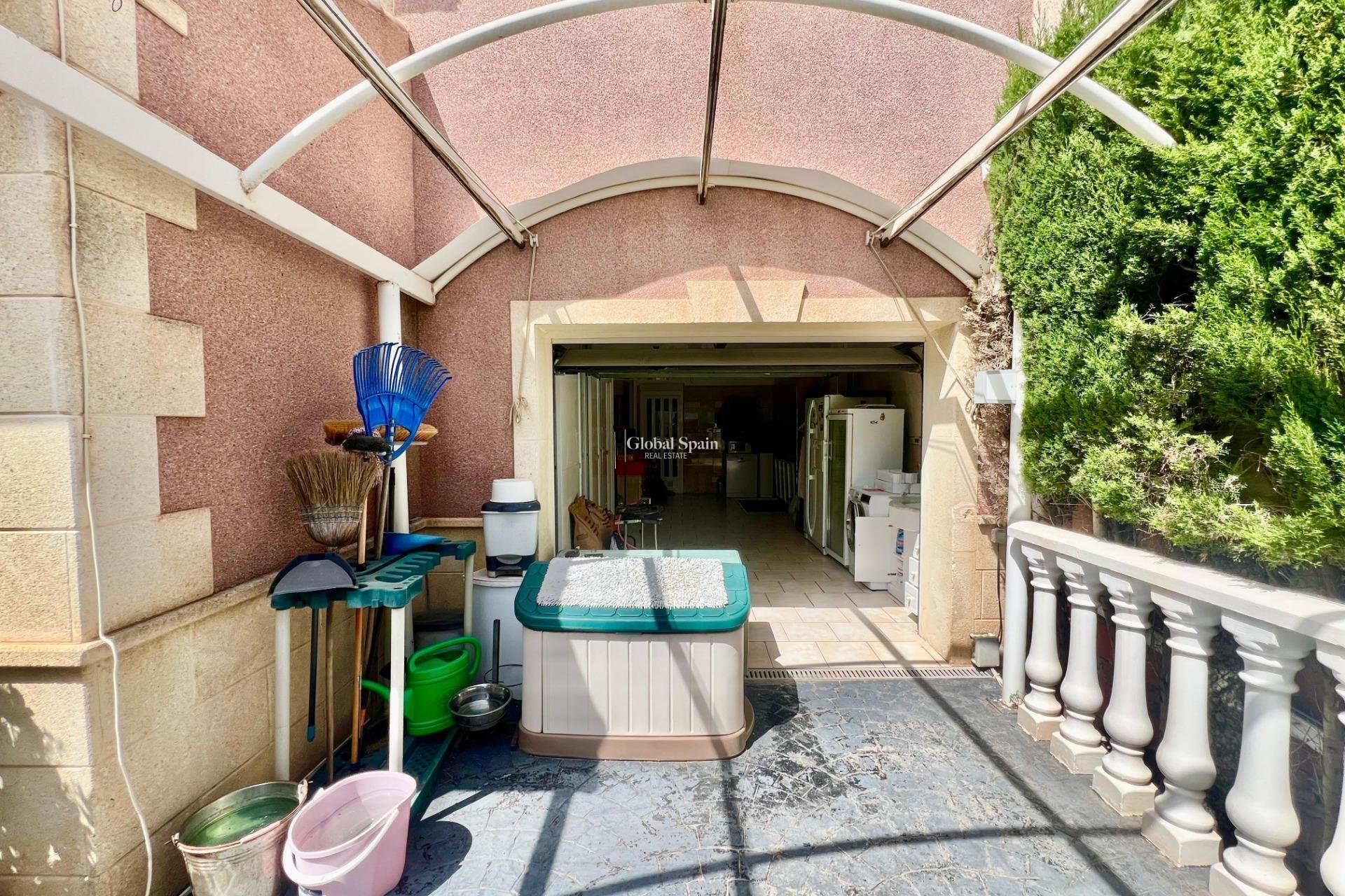 Wiederverkauf - VILLA -
TORREVIEJA - LOS BALCONES - LOS ALTOS