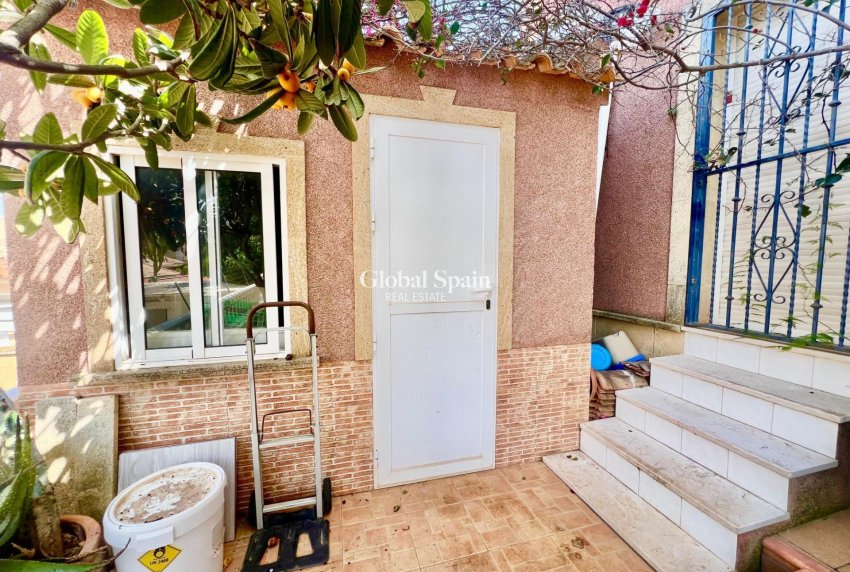 Wiederverkauf - VILLA -
TORREVIEJA - LOS BALCONES - LOS ALTOS