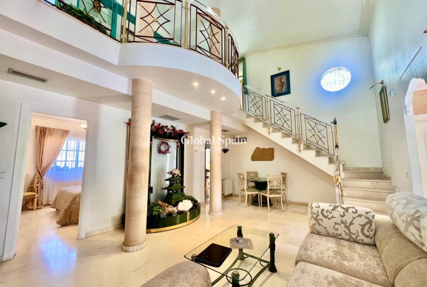 Wiederverkauf - VILLA -
TORREVIEJA - LOS BALCONES - LOS ALTOS