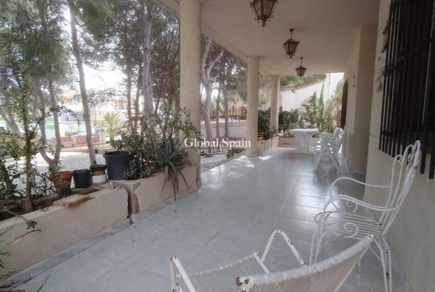 Wiederverkauf - VILLA -
TORREVIEJA - LOS BALCONES - LOS ALTOS