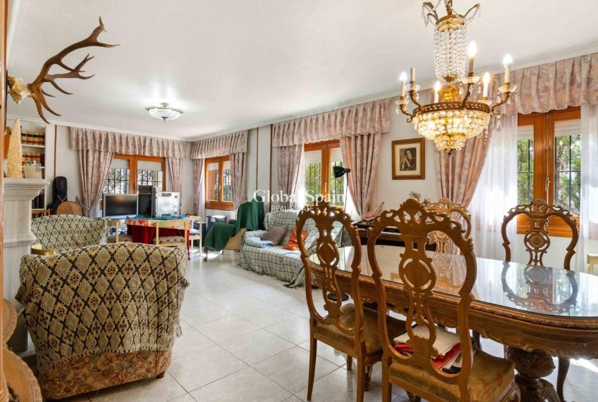 Wiederverkauf - VILLA -
TORREVIEJA - LOS BALCONES - LOS ALTOS
